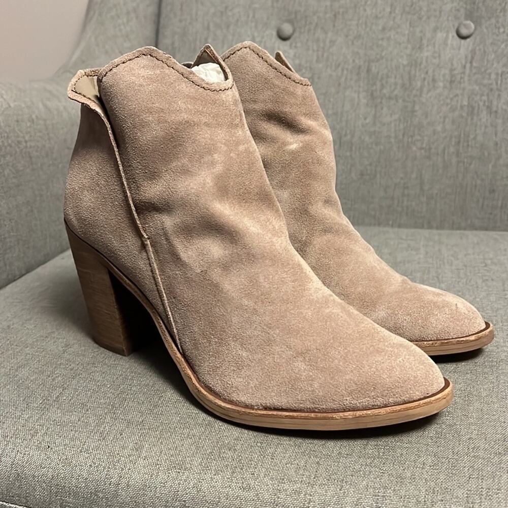 Dolce Vita tan heeled suede ankle bootie size 11 New - Picture 2 of 6